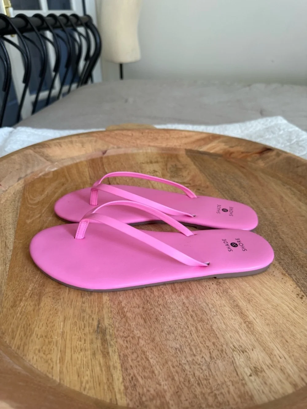 Shade & Shore Bright Pink Women's Flip Flop Sandals - Picture 4 of 6